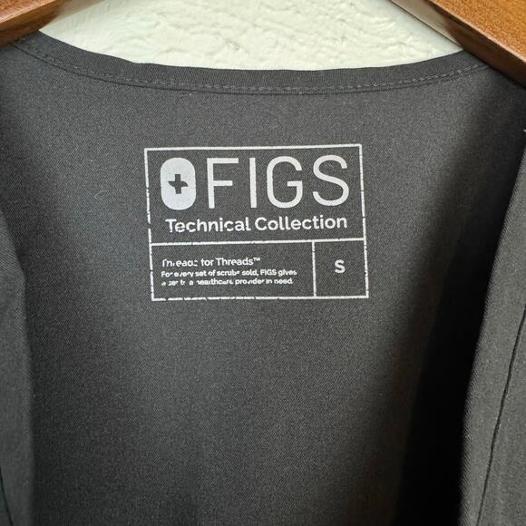 Figs Women's Black Casma Three Pocket V-neck Classic Fit Scrub Top - Picture 9 of 10